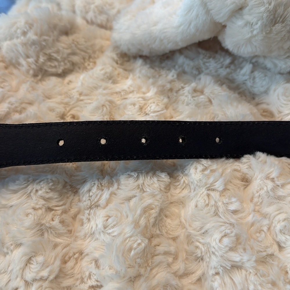 Textured Black Leather Belt Shabby Silver Buckle Tapers Toward Belt Holes 36 - Picture 10 of 10